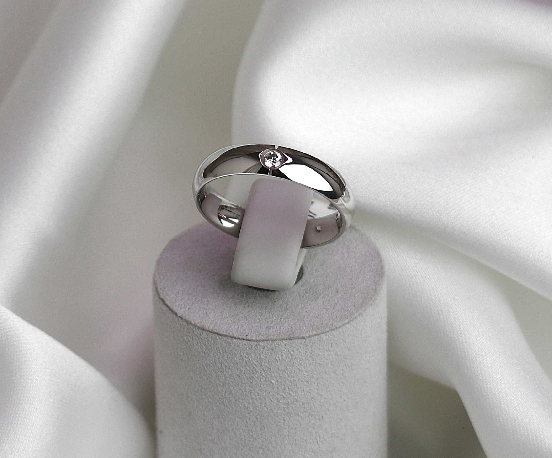 Georg Jensen ring 18 kt 0,10 ct str 64